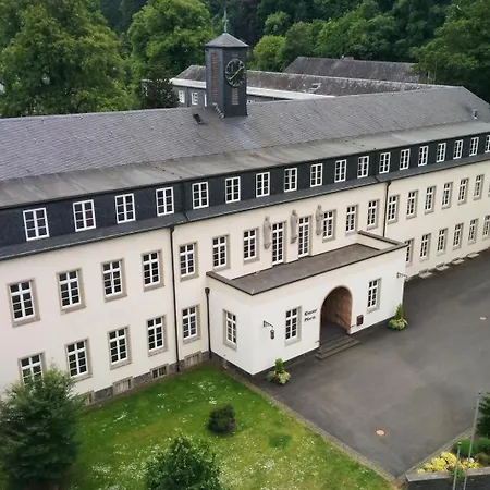 Gastfluegel Der Abtei Maria Laach Han/Misafirhane Glees