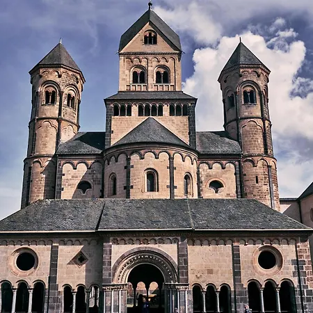 Gastfluegel Der Abtei Maria Laach Glees