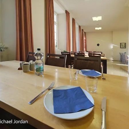 Inn Gastfluegel Der Abtei Maria Laach Glees