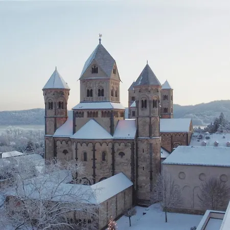 Πανδοχείο Gastfluegel Der Abtei Maria Laach Glees