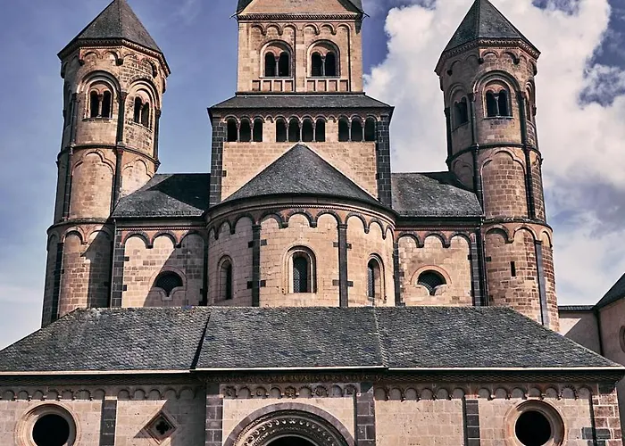 Gastfluegel Der Abtei Maria Laach Glees