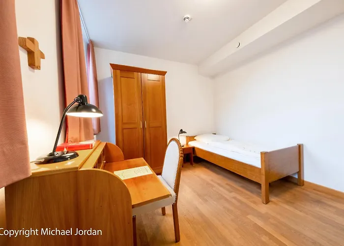 Gastfluegel Der Abtei Maria Laach Glees